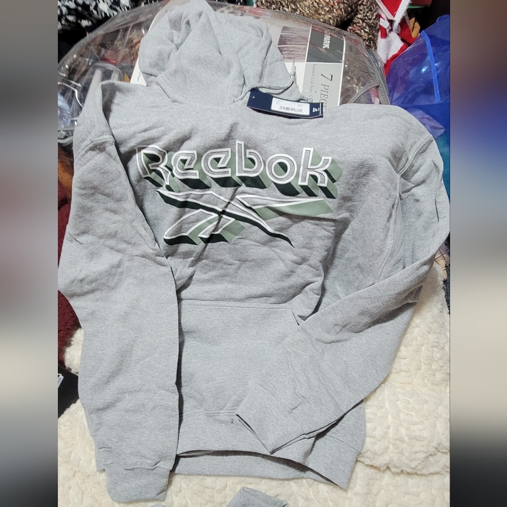 REEBOK SWEATSHIRT
